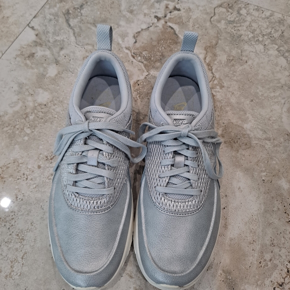 Women's Nike Air Max Thea Premium Metallic Sz 8 - Picture 2 of 7